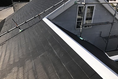 キレイに塗り替えられたガルバリウム鋼板の屋根